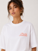 جزئیات نوشته Peachy Sweetness روی تیشرت سفید FB Sister